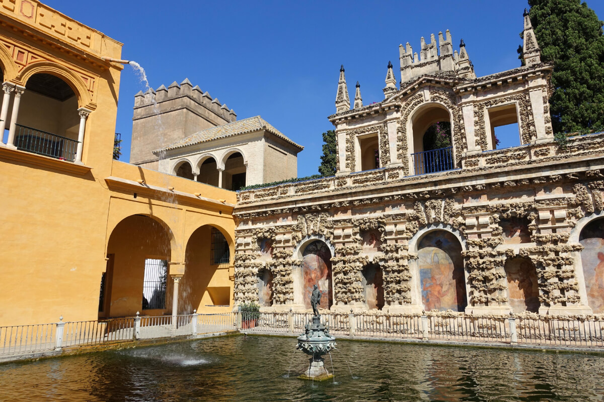 fuente jardines alcázar